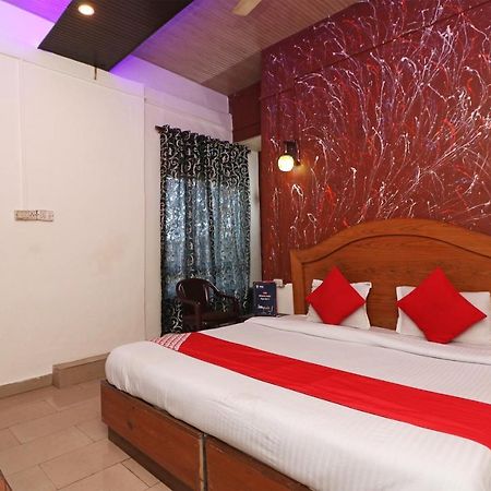 Oyo 75571 Sai Pooja Lodging Hotel Bombaim Exterior foto
