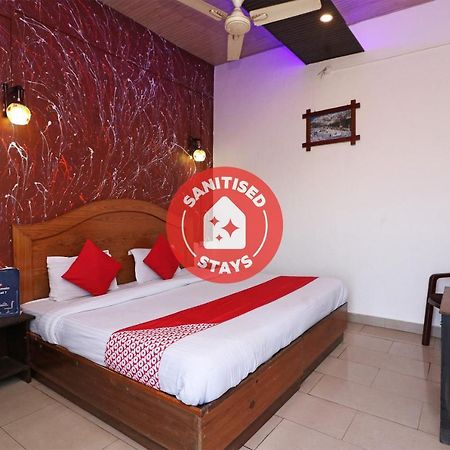 Oyo 75571 Sai Pooja Lodging Hotel Bombaim Exterior foto
