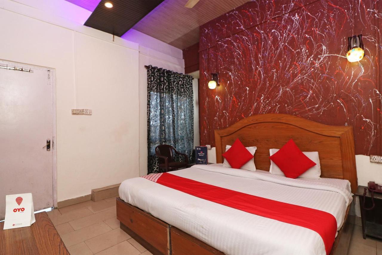 Oyo 75571 Sai Pooja Lodging Hotel Bombaim Exterior foto